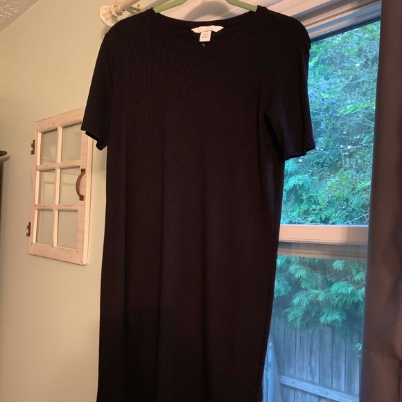 H&M Dresses & Skirts - NWOT Black T-Shirt Dress - H&M